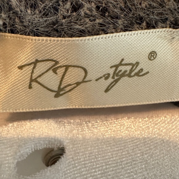 Leopard Print Gray Sweater - Picture 4 of 9